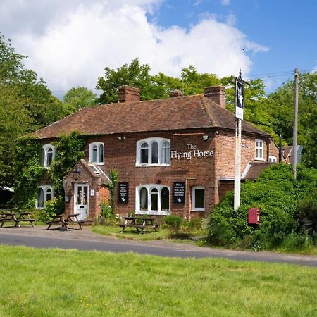 The Flying Horse Inn Boughton Aulph Ngoại thất bức ảnh