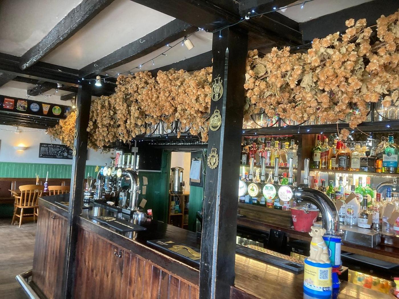 The Flying Horse Inn Boughton Aulph Ngoại thất bức ảnh