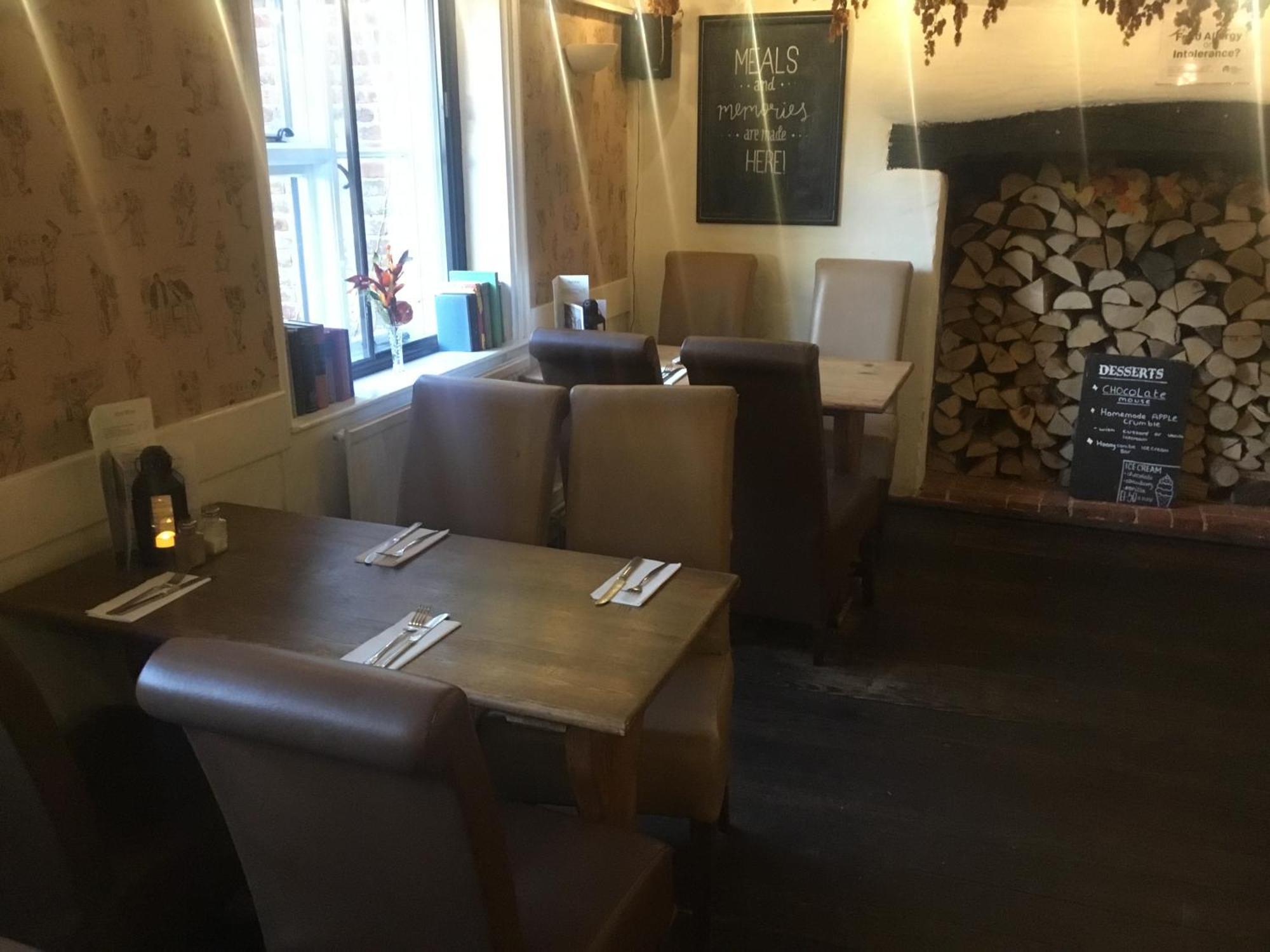 The Flying Horse Inn Boughton Aulph Ngoại thất bức ảnh