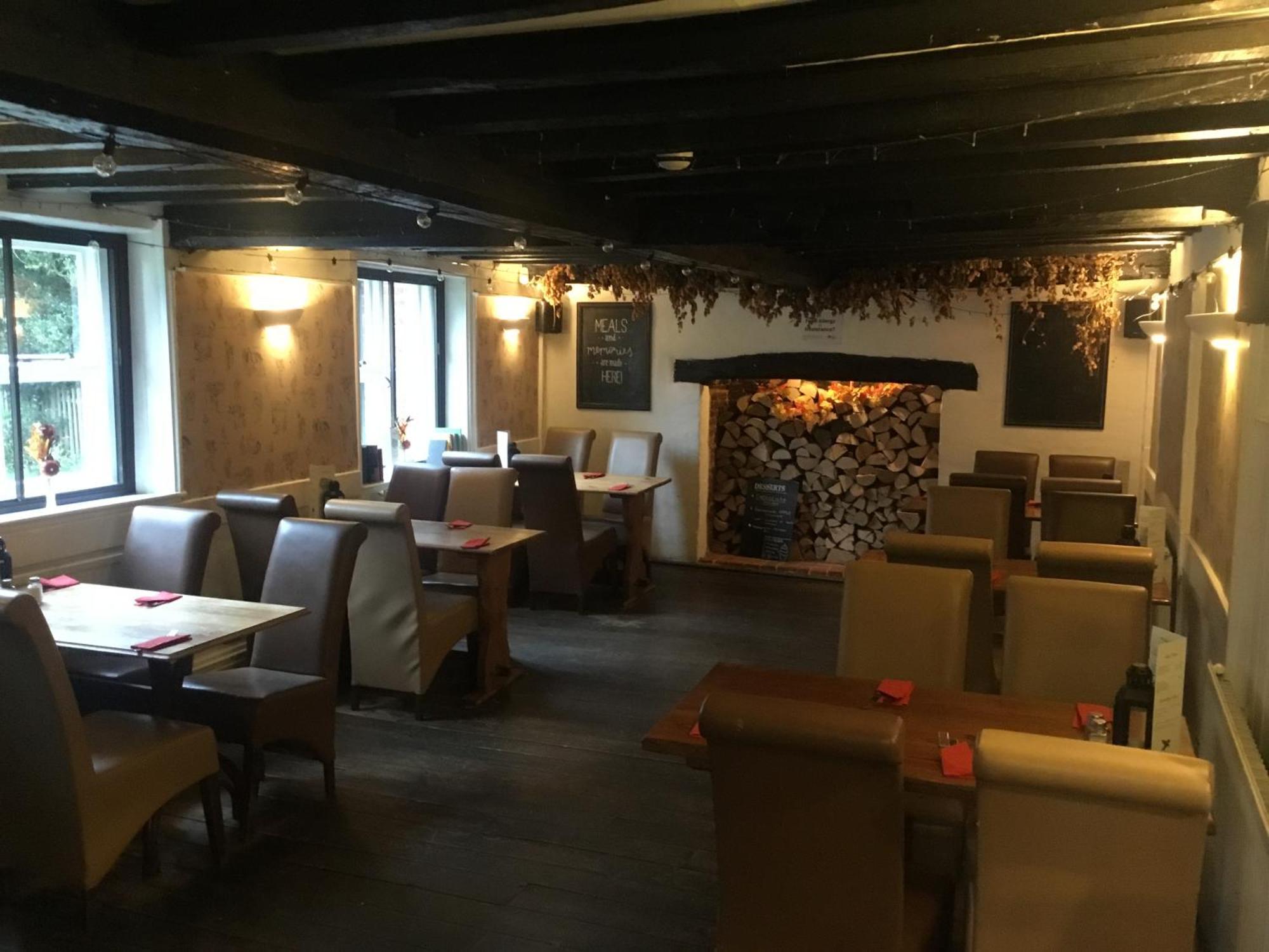The Flying Horse Inn Boughton Aulph Ngoại thất bức ảnh