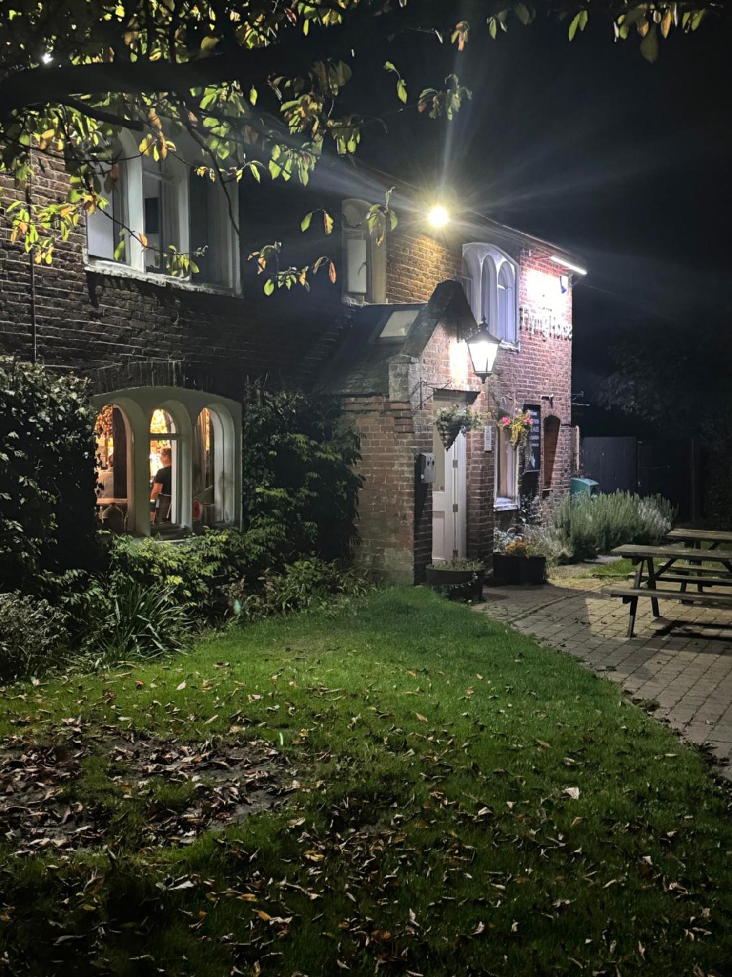 The Flying Horse Inn Boughton Aulph Ngoại thất bức ảnh